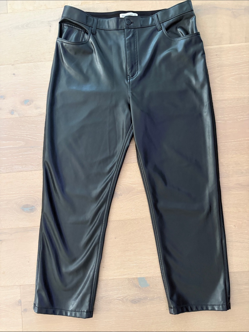 Abercrombie & Fitch Women’s 90’s Straight Vegan Leather Pants. Buttery Soft. 16S